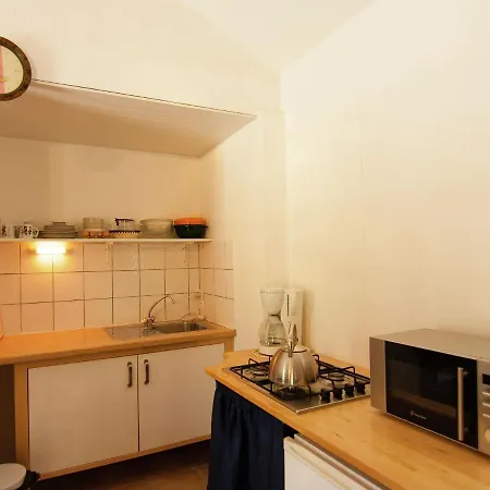 Semesterbostad Pleasant With Pool In Vezac South Of France Beynac-et-Cazenac