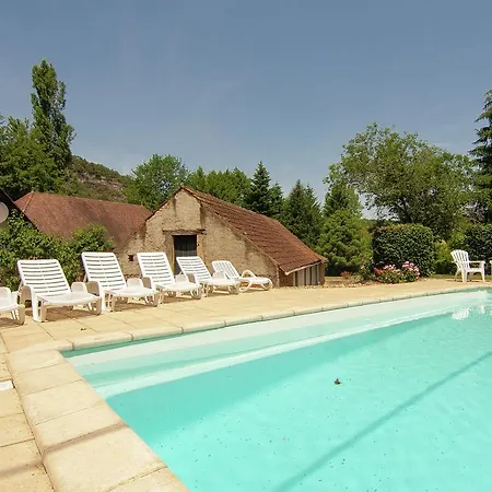 Pleasant With Pool In Vezac South Of France Semesterbostad